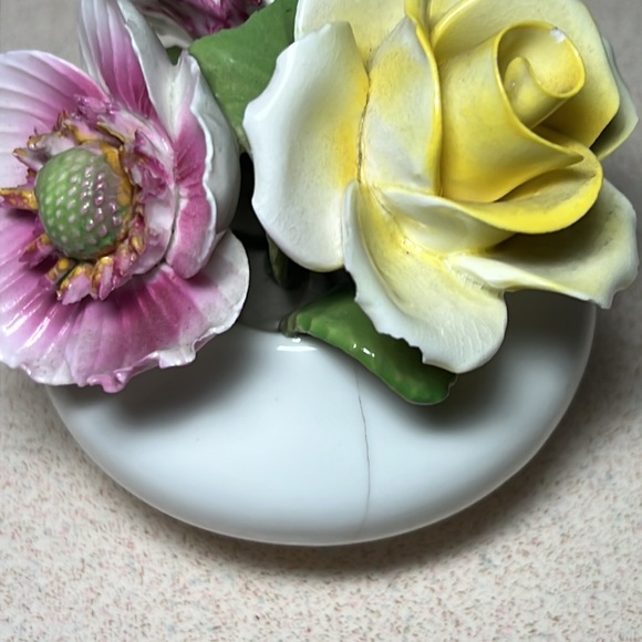 Radnor bone China flower bouquet - Picture 6 of 8